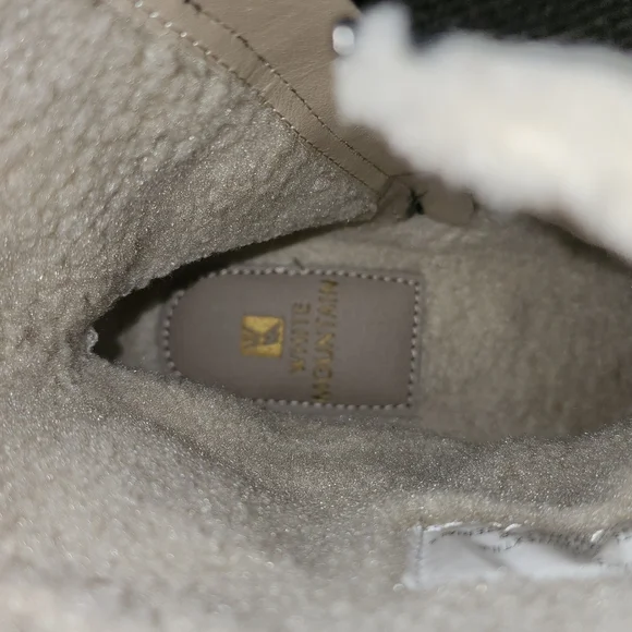 Womans White mountain faux fur boots black size 6 1/2 - Picture 8 of 8